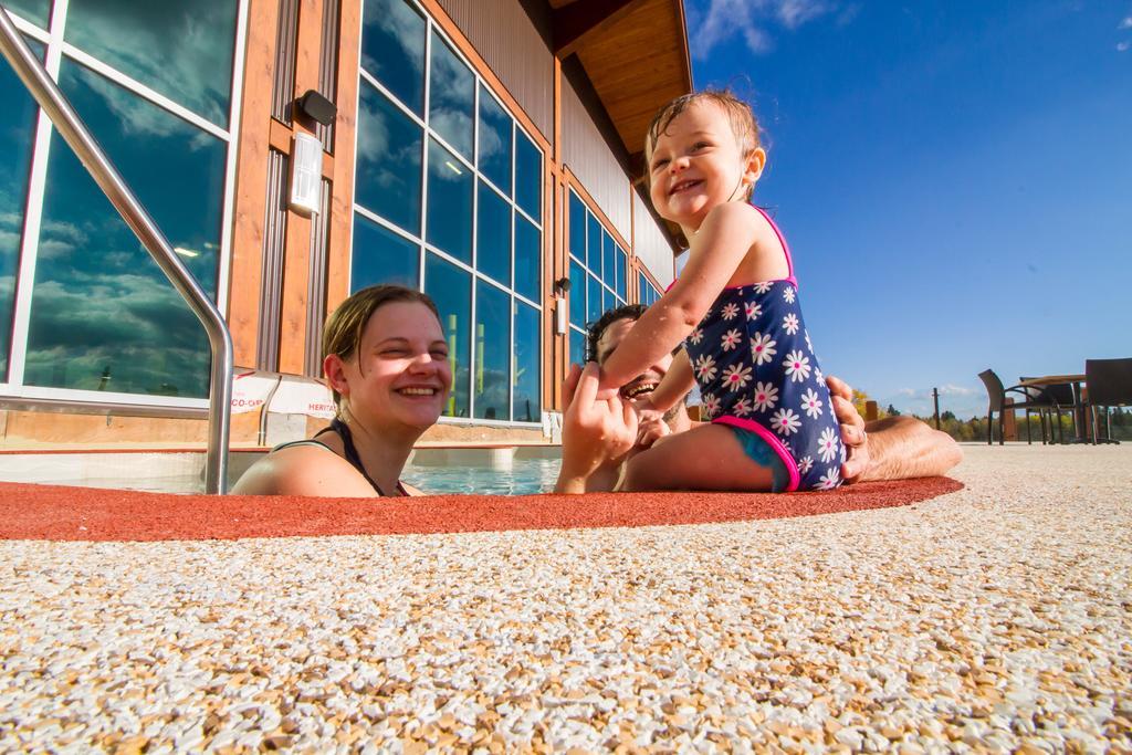 Elkhorn Resort, Spa, And Conference Centre Wasagaming Extérieur photo