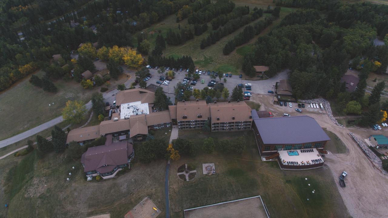 Elkhorn Resort, Spa, And Conference Centre Wasagaming Extérieur photo